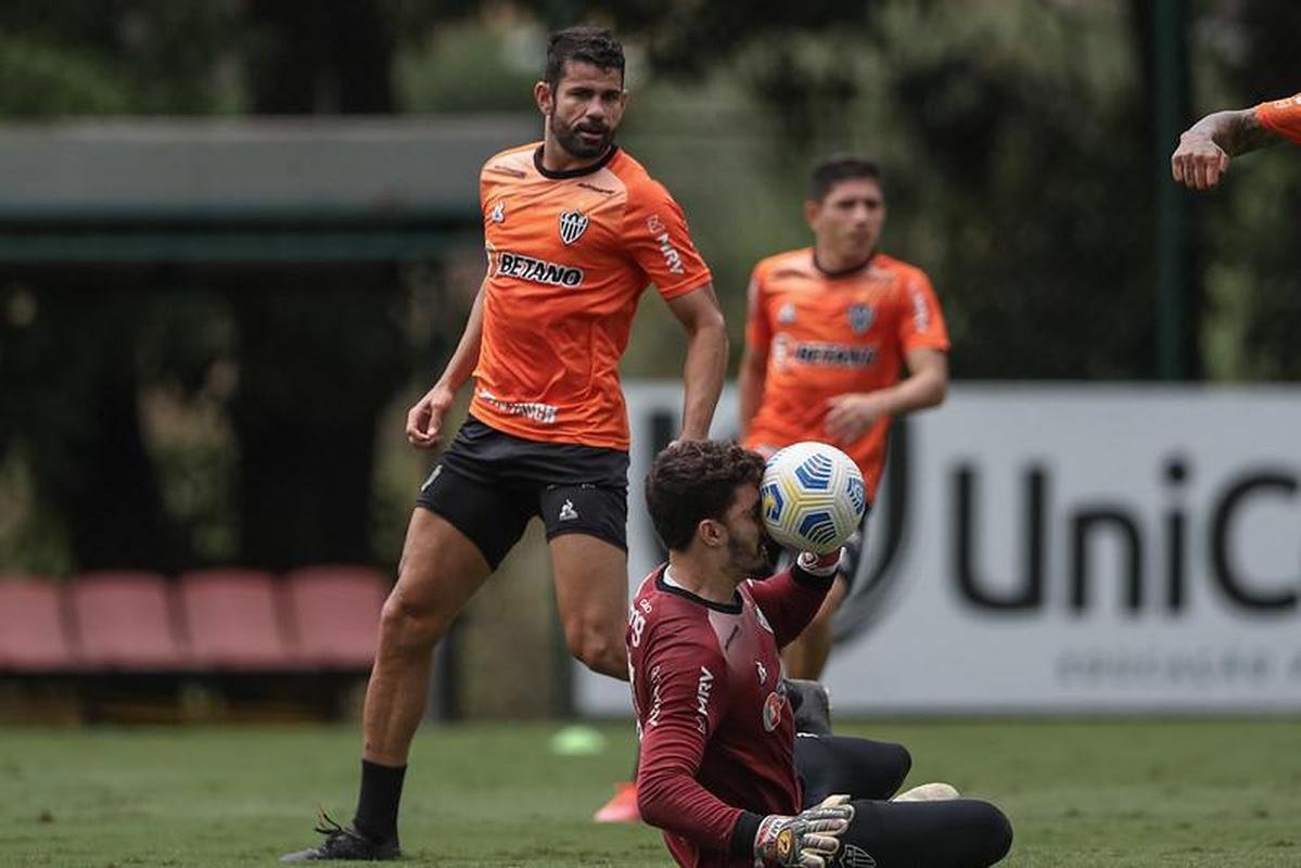 Galo treinou em preparao para o jogo contra o Fortaleza 