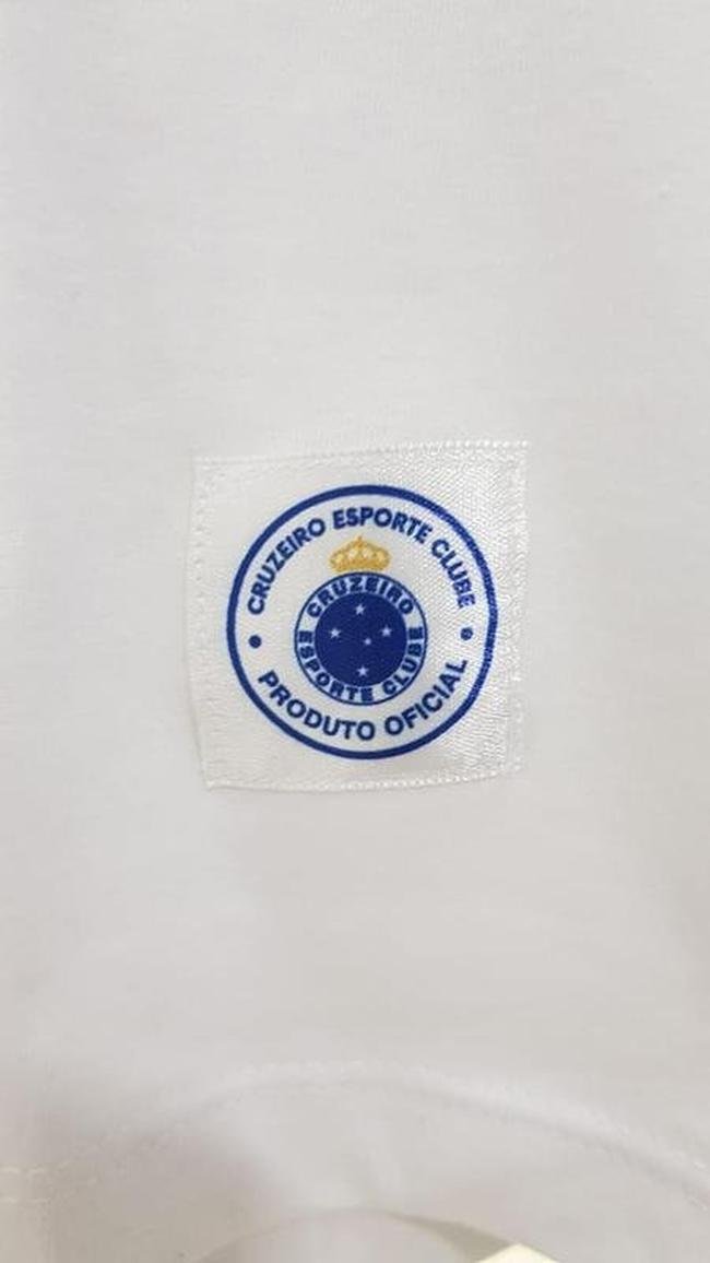 Camisas comemorativas lanadas por marca licenciada pelo Cruzeiro