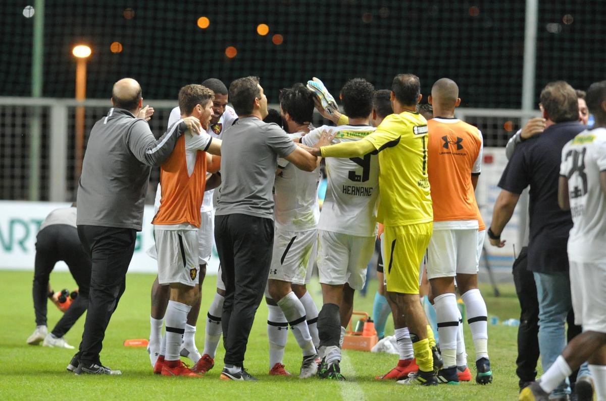 Sport virou no final, com Guilherme, de pnalti, e Hyuri em contragolpe fatal: 2 a 1 para o Leo