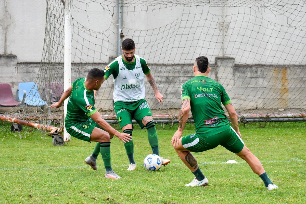 Jogadores do Coelho se preparam para enfrentar o Inter no Beira-Rio