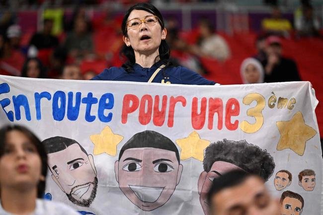 Imagens das torcidas de Frana e Marrocos no duelo pela semifinal da Copa do Mundo do Catar, no Estdio Al Bayt