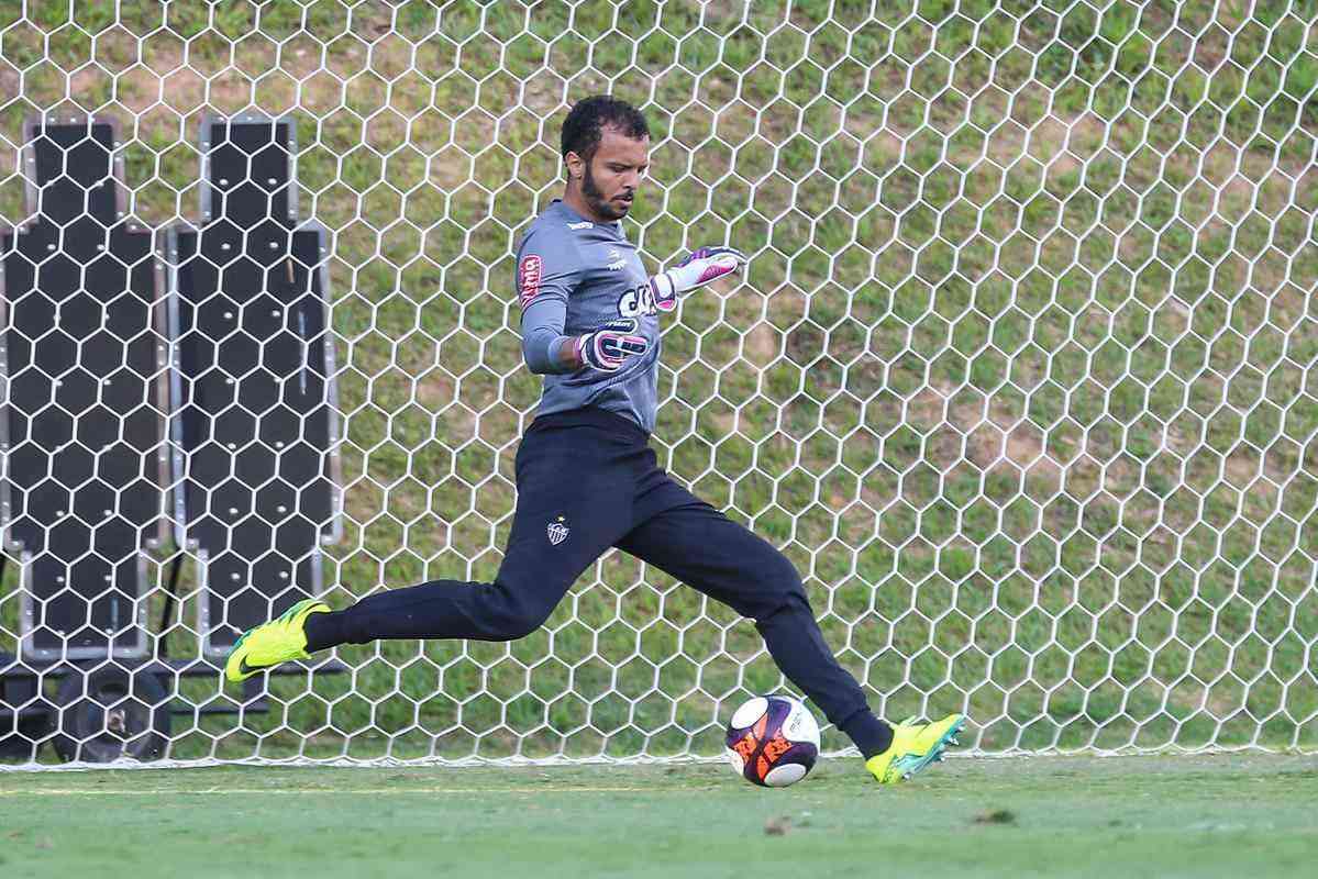 Com gols de Fred e Carlos Csar, Atltico vence jogo-treino contra Guarani de Divinpolis, na Cidade do Galo, por 2 a 0