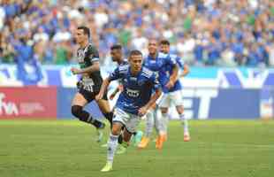 João Paulo marcou o primeiro gol do Cruzeiro, em cobrança de pênalti: 1 a 0