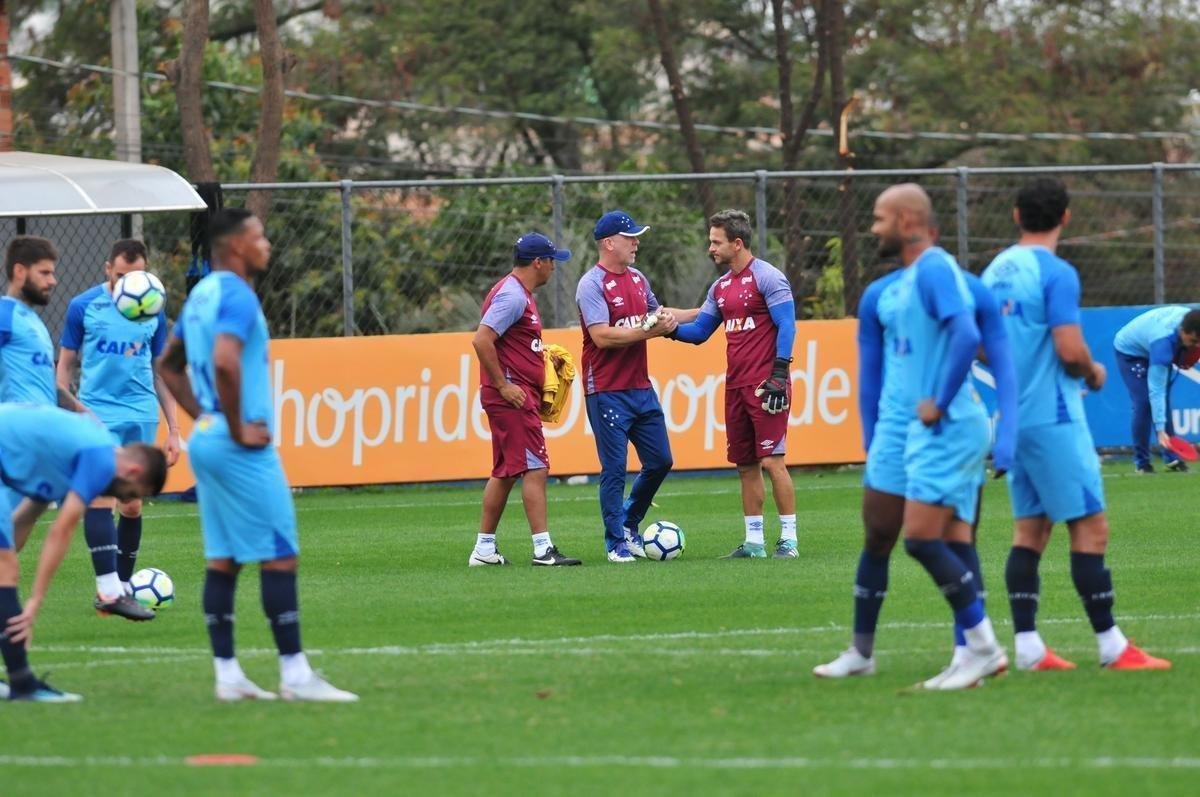 Cruzeiro iniciou preparao para clssico contra o Atltico com reservas em campo na Toca da Raposa II