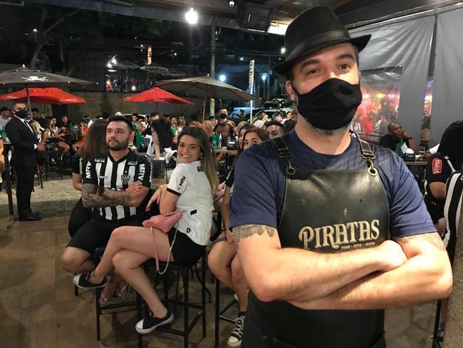 Torcedores do Atlético acompanham a partida contra o Palmeiras em alguns bares de Belo Horizonte