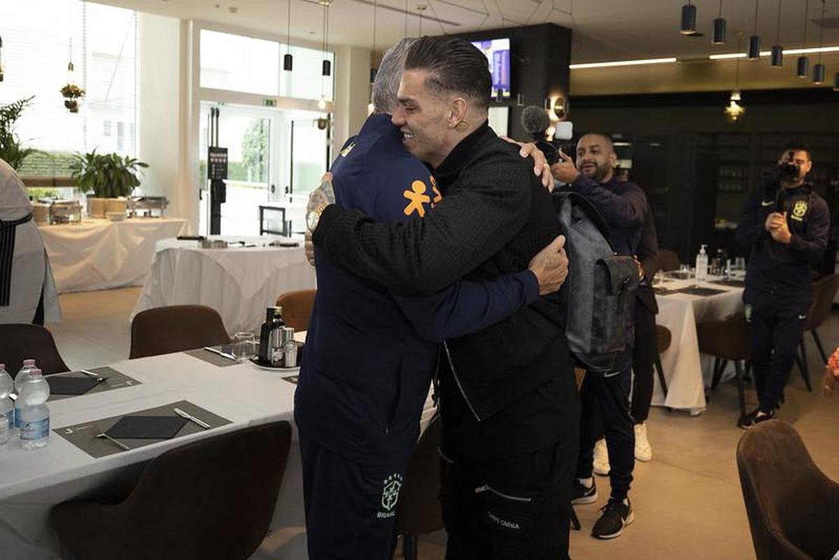 Nesta segunda-feira, os atletas que defendem clubes europeus comearam a se apresentar em Turim. Com isso, a Seleo Brasileira aguarda apenas a chegada de Marquinhos e Neymar 