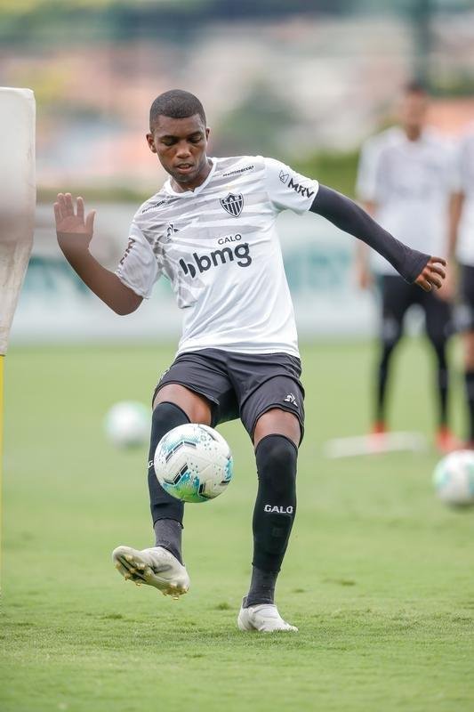 Veja fotos do treino do Atltico