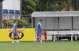 Adilson Batista em ao em seu primeiro treino  frente do Cruzeiro