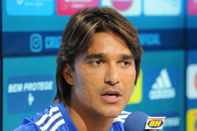 Fotos da apresenta��o do atacante Marcelo Moreno como novo refor�o do Cruzeiro para 2020. Duante entrevista, jogador foi acompanhado pela esposa Marilisy Antonelli e pela filha, Maria Clara