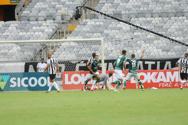 No dia da apresentao de Diego Tardelli, Atltico perde para Caldense no Mineiro