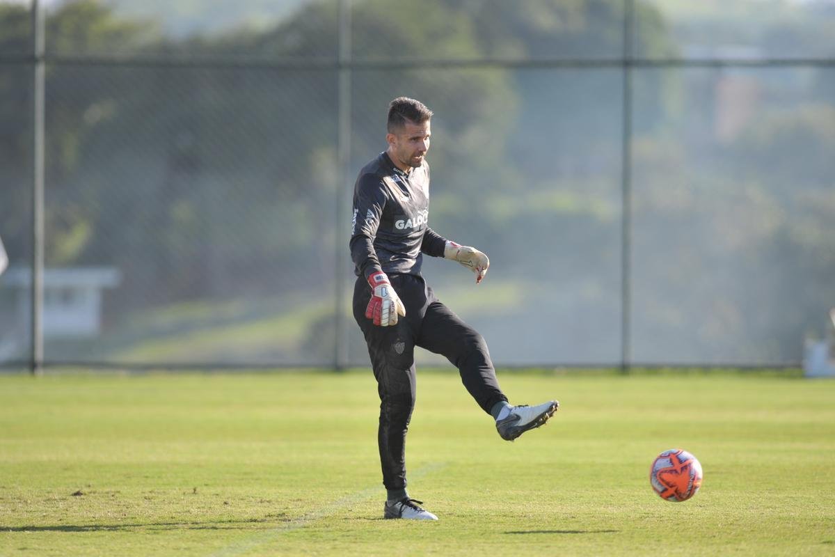 Veja fotos do treino do Atltico