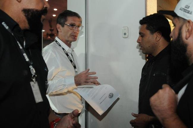 Alvos principais do protesto foram presidente S�rgio Sette C�mara, diretor de futebol Alexandre Gallo e jogadores, especialmente Elias, Luan e Cazares