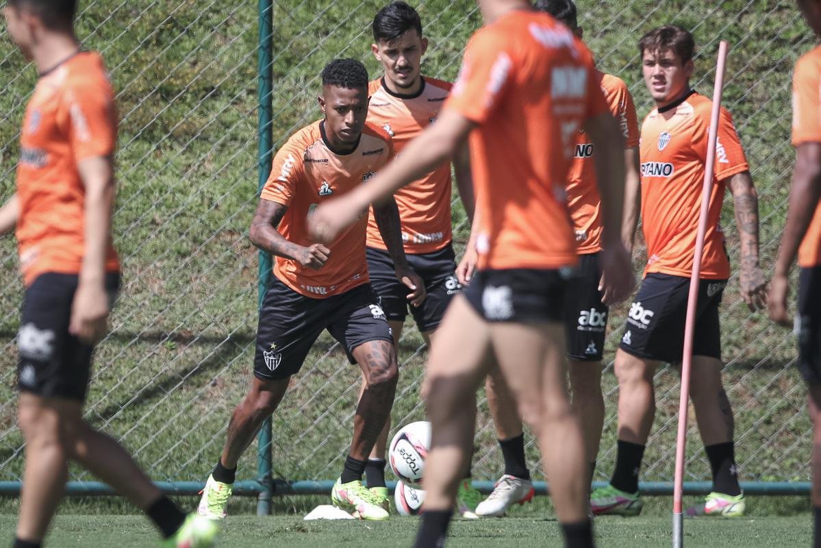 Fotos do primeiro treino de Junior Alonso no retorno ao Atltico
