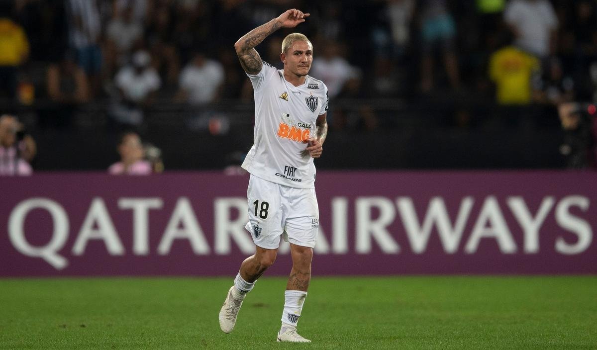 Vincius marcou o gol do Atltico no primeiro tempo, depois de galha da defesa do Botafogo