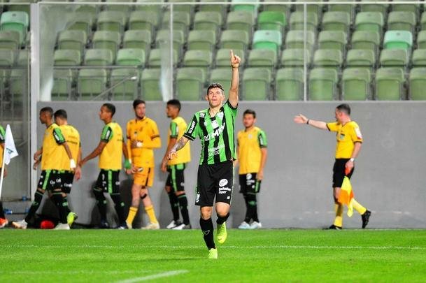 Amrica vence o Bragantino no Independncia e entra no G4 da Srie B