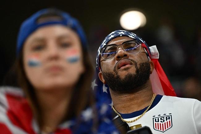 Fotos dos torcedores de Estados Unidos e Pas de Gales durante jogo pelo Grupo B da Copa do Mundo