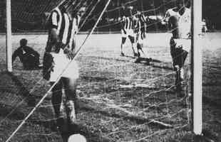 Cruzeiro foi campeo brasileiro de 1966 sobre o Santos de Pel