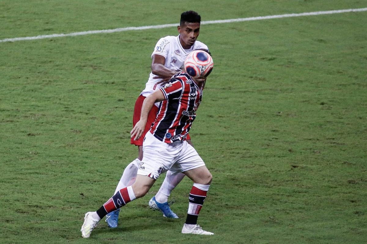No segundo tempo, seguiu o equilíbrio no início, mas na metade da etapa o Náutico inverteu o controle das ações. A melhor chance do jogo veio com pênalti de Pipico, mas Jefferson fez ótima defesa na penalidade.