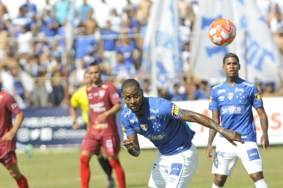 Cruzeiro abriu 2 a 1 no primeiro tempo, com gols de Raniel e Robinho; Alemo descontou para o Guarani
