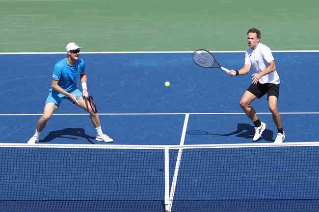 Britnico Jamie Murray e mineiro Bruno Soares sofreram, mas esto nas oitavas de final da chave de duplas do US Open