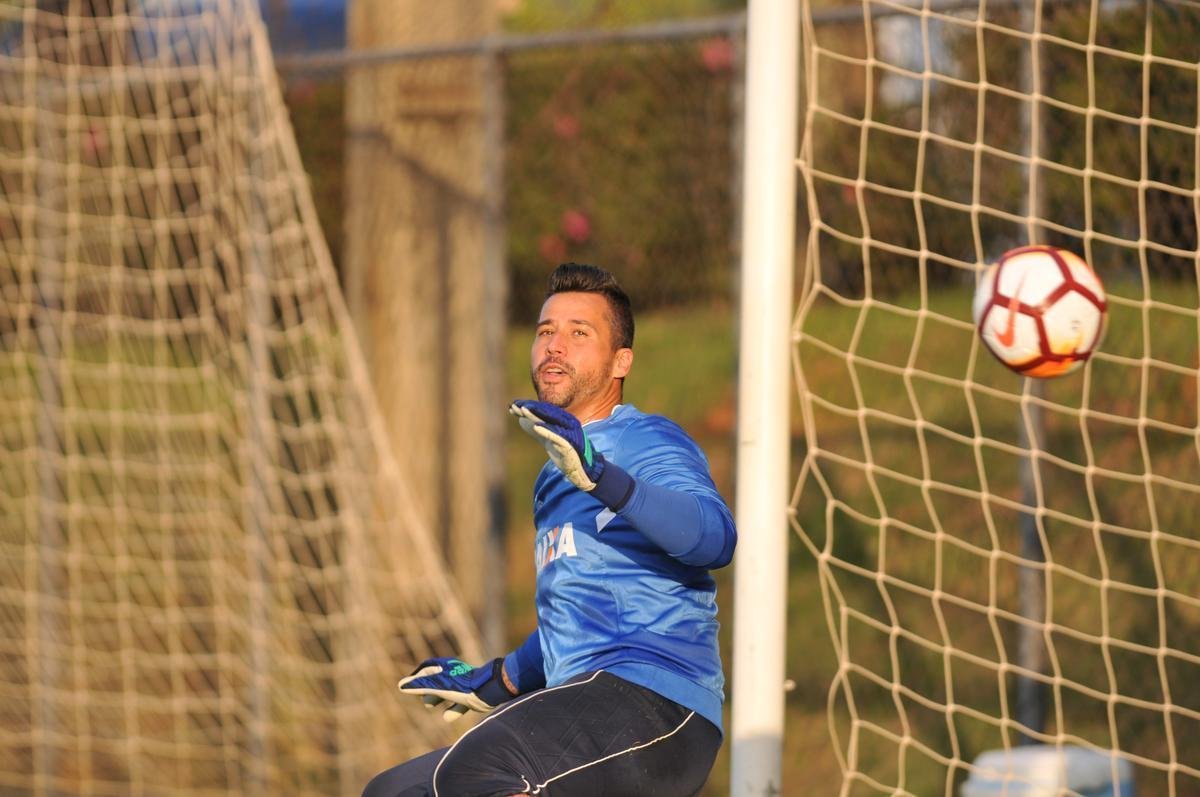 Fotos do treino do Cruzeiro desta segunda-feira, na Toca da Raposa II (Alexandre Guzanshe/EM D.A Press)
