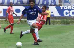Athirson (29/1/2005) - fez primeiro gol do Cruzeiro na temporada 2005, na vitria por 2 a 0 sobre o Democrata de Sete Lagoas, na rodada de abertura do Estadual. Contando a segunda passagem, em 2009, o lateral-esquerdo fez cinco gols em 44 jogos.