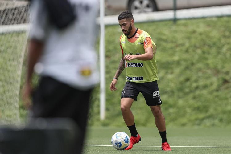 Após a vitória por 2 a 1 sobre o Cuiabá, neste domingo (24), pelo Campeonato Brasileiro, o elenco do Atlético se reapresentou e treinou na tarde desta segunda-feira (25), na Cidade do Galo, em Vespasiano. As atividades visaram o duelo de volta da semifinal da Copa do Brasil, contra o Fortaleza, que ocorrerá na quarta-feira (27). Por ter vencido o jogo de ida por 4 a 0, no Mineirão, o Galo tem vaga encaminhada na decisão do principal torneio mata-mata do país.