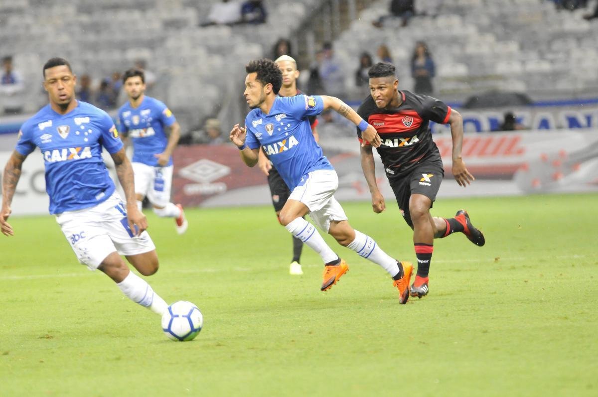 No segundo tempo, Fred marcou duas vezes e ampliou vantagem do Cruzeiro para 3 a 0