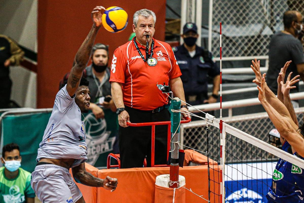 Cruzeiro vence o Natal por 3 sets a 0, em Campo Grande, e  tetra da Supercopa