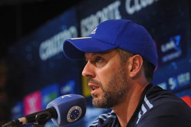 Dia movimentado na Toca: coletiva de Pezzolano, retorno da imprensa ao CT e treino em campo