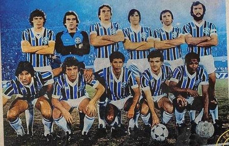 Grmio (1983) - Em 1983, o Grmio deixou o Flamengo de Zico para trs e terminou a fase de grupos como lder, com cinco vitrias e um empate. Na etapa semifinal (tambm em grupos), eliminou Estudiantes e Amrica de Cli-COL. A deciso foi contra o tradicionalssimo Pearol-URU, com vitria por 3 a 2 no agregado para o time de Renato Gacho.