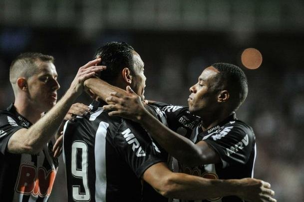 Confira as melhores imagens do duelo na estreia do Campeonato Brasileiro