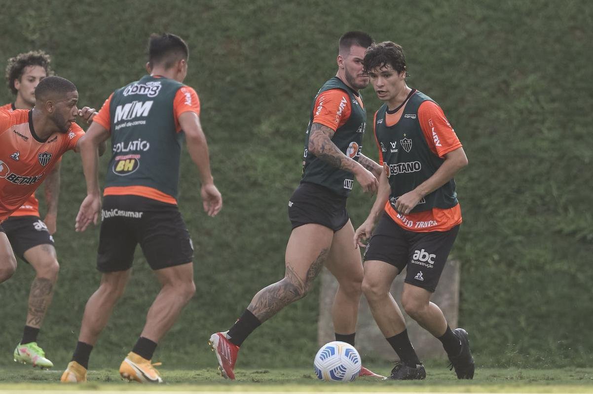 Aps a eliminao na Libertadores diante do Palmeiras, jogadores do Atltico se reapresentaram na Cidade do Galo e realizaram treinamento visando o duelo contra o Internacional, pelo Campeonato Brasileiro