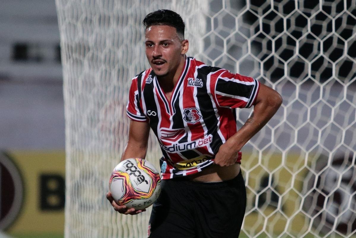 No Arruda, Jacuipense saiu na frente, com Railan. Mayco Félix, com dois gols, virou para o Santa. Os dois gols de Dinei, viraram novamente o placar, mas, nos minutos finais, Toty empatou para o Tricolor.
