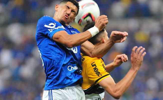 Jogadores na partida entre Cruzeiro e Cricima, pela 28 rodada da Srie B