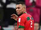 Mbapp veste camisa de Marrocos aps levar Frana  final da Copa