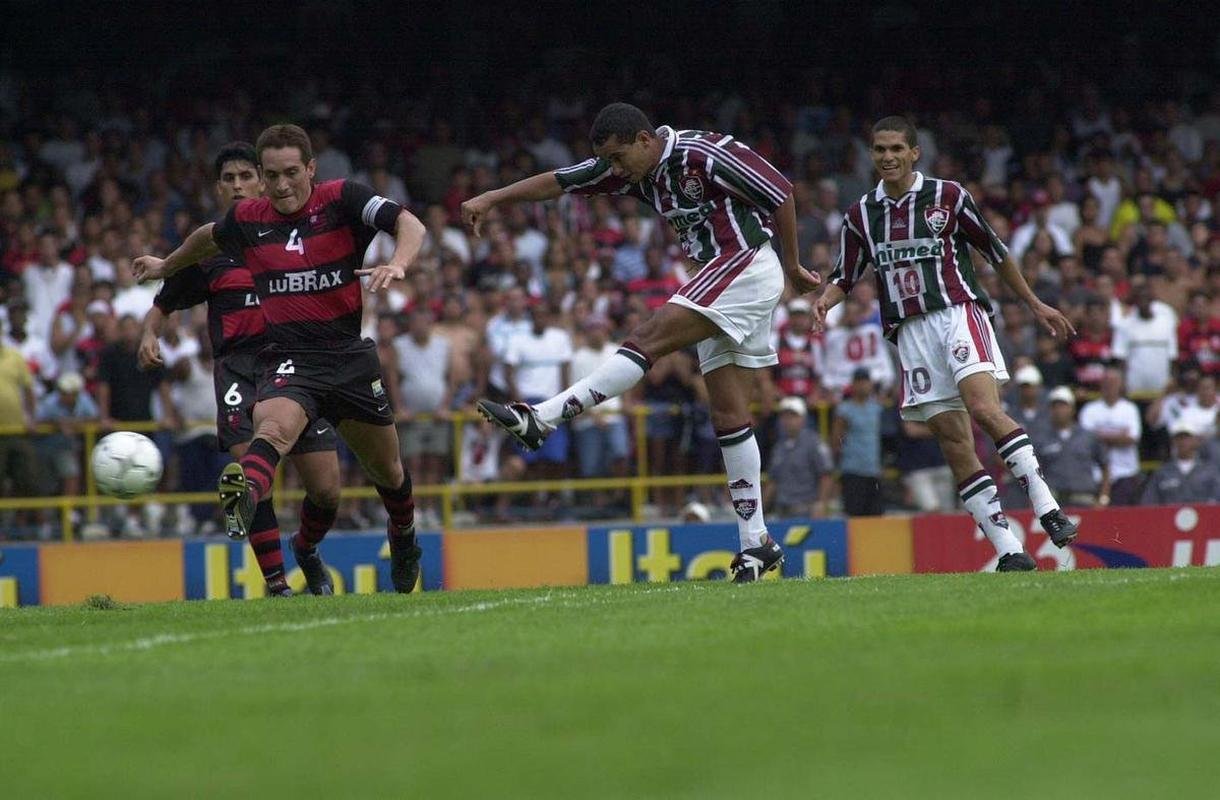 2000: no retorno  Srie A, o Fluminense no fez boa temporada, sendo eliminado nas quartas de final da Copa do Brasil e nas oitavas do Campeonato Brasileiro