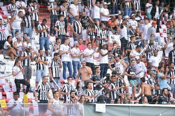 Imagens da torcida do Atltico no clssico contra o Cruzeiro, no Independncia, pelo Brasileiro 