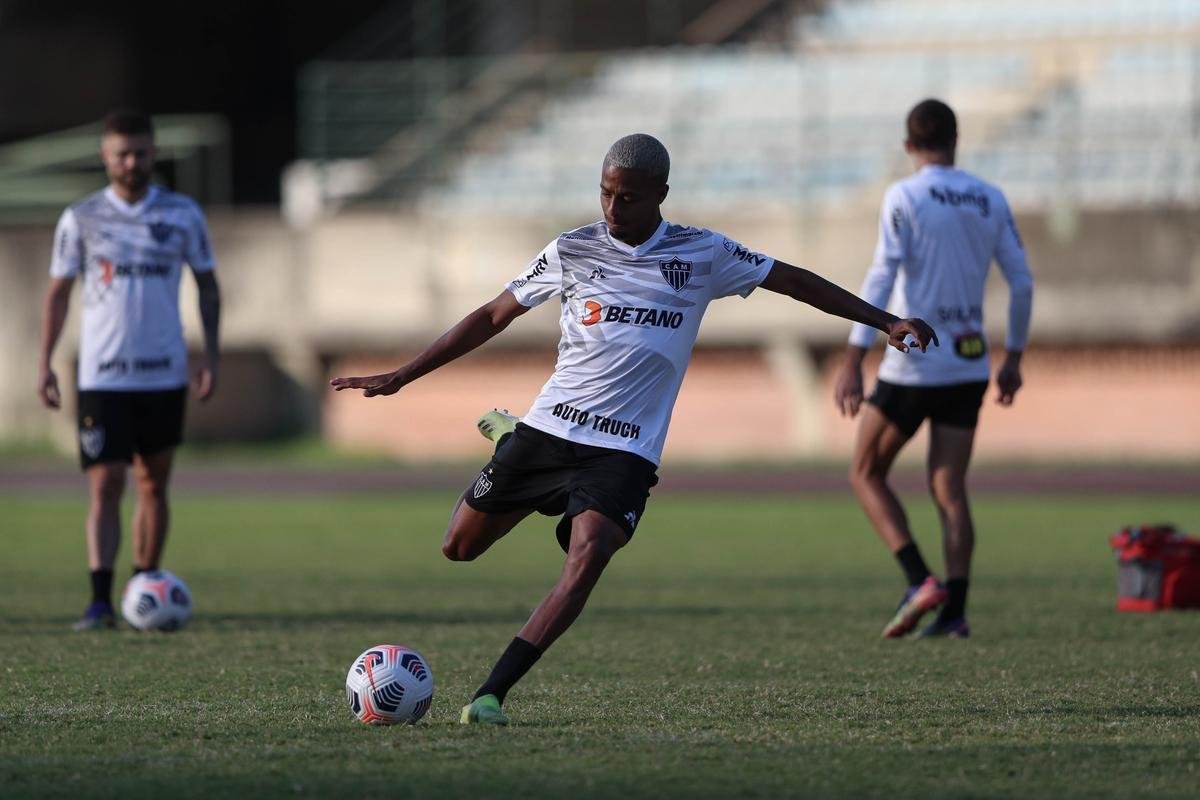 Atlético teve atividade no Estádio Olímpico Brígido Iriarte, em Caracas, antes da estreia na Libertadores