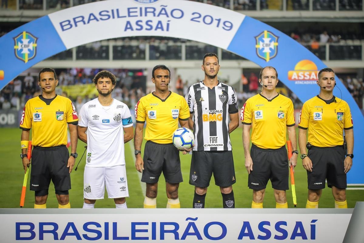 Fotos do duelo entre Santos e Atltico, na Vila Belmiro, pela oitava rodada do Brasileiro