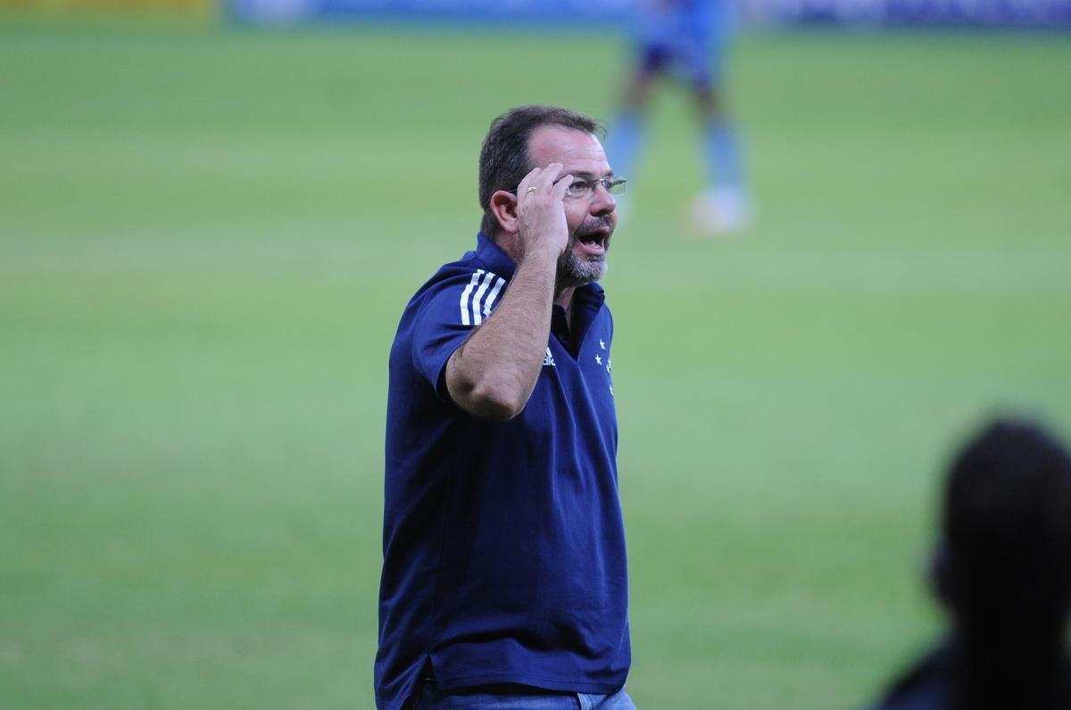 Fotos do duelo entre Cruzeiro e Amrica, pela Srie B, no Mineiro