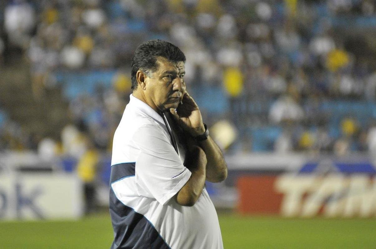 Joel Santana trabalhou no Cruzeiro em 2011. Est desempregado desde 2017