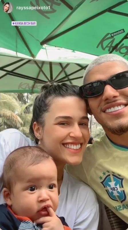 Rubens curte praia com a famlia