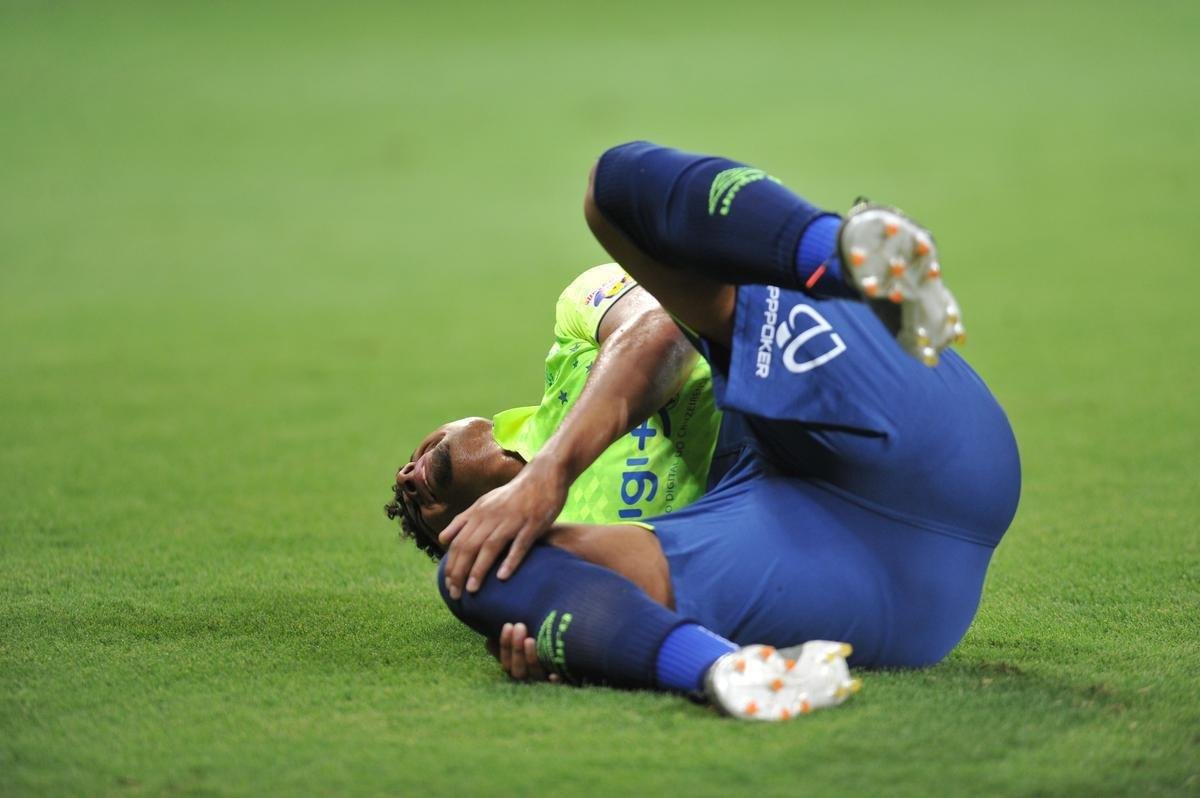 Cruzeiro estreou terceiro uniforme, o ltimo produzido pela Umbro