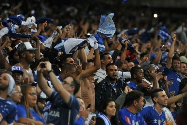 Torcida do Cruzeiro no duelo desta tera, no Mineiro, contra o Racing, pela Libertadores