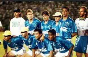 Ronaldo em formações do Cruzeiro de 1994