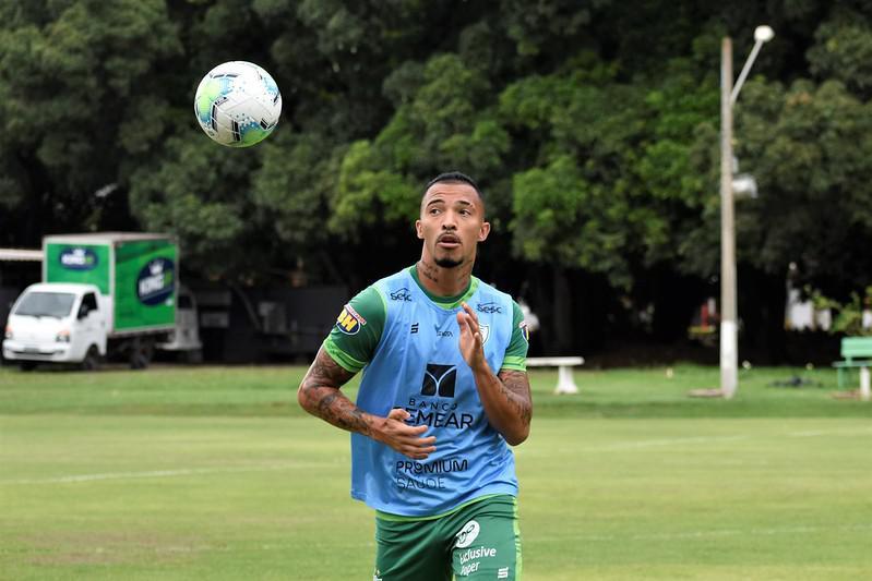 Neste domingo (15), o Amrica treinou no CT do Cuiab, em Mato Grosso, visando o confronto de volta das quartas de final da Copa do Brasil, contra o Internacional. Na primeira partida, em Porto Alegre, o Coelho venceu por 1 a 0. Agora, a equipe mineira joga por um empate, no Independncia, para avanar s semifinais da competio pela primeira vez em sua histria.