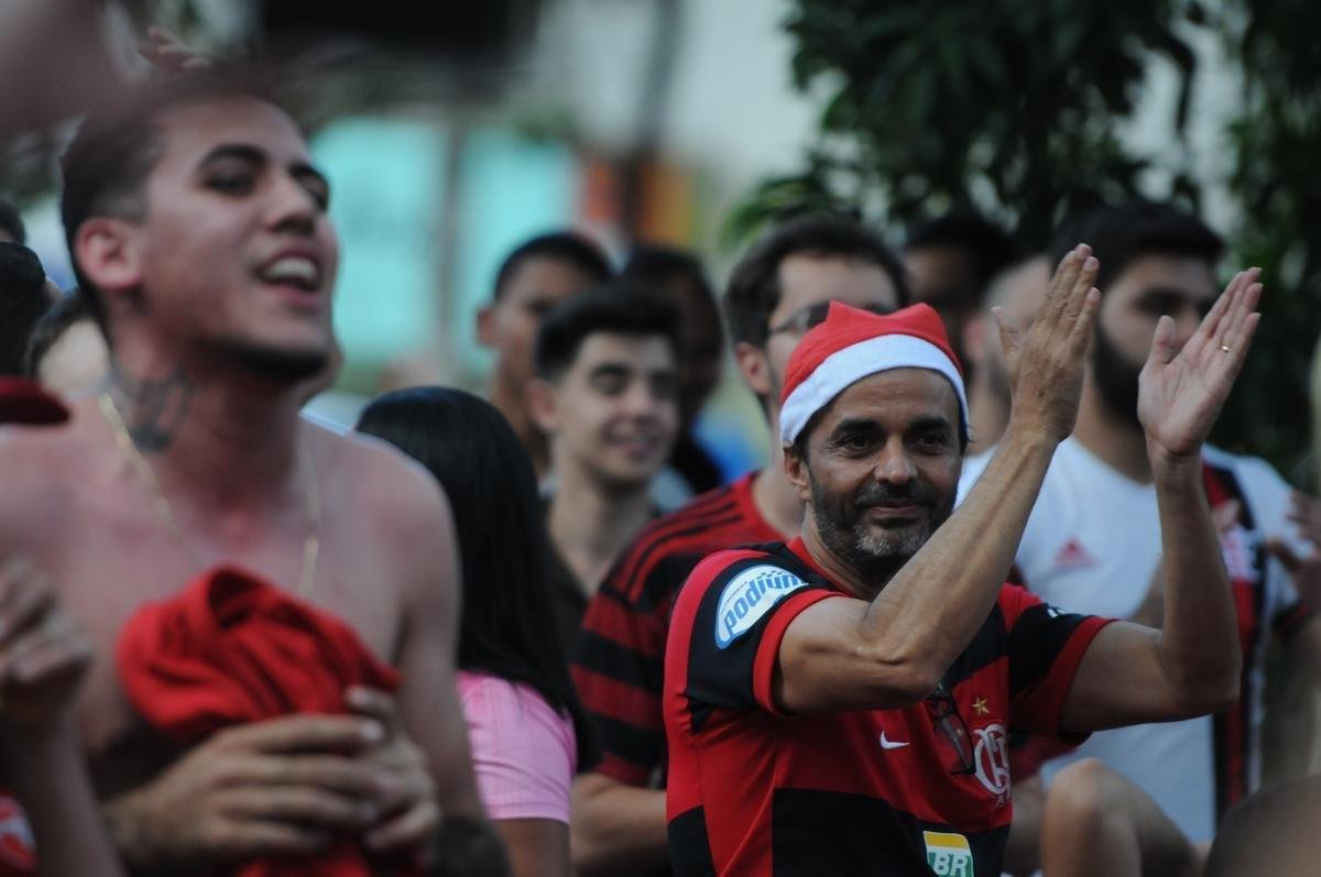 Torcedores do Flamengo se reuniram em bar na Avenida Afonso Pena, em Belo Horizonte, e vibraram com a vitria de virada sobre o Al-Hilal, por 3 a 1, na semifinal do Mundial de Clubes, no Catar. Gols foram de Arrascaeta, Bruno Henrique e Al-Bulayhi, contra. Com triunfo, time carioca jogar a deciso no sbado diante do vencedor da outra semifinal, a ser disputada entre Monterrey e Liverpool.