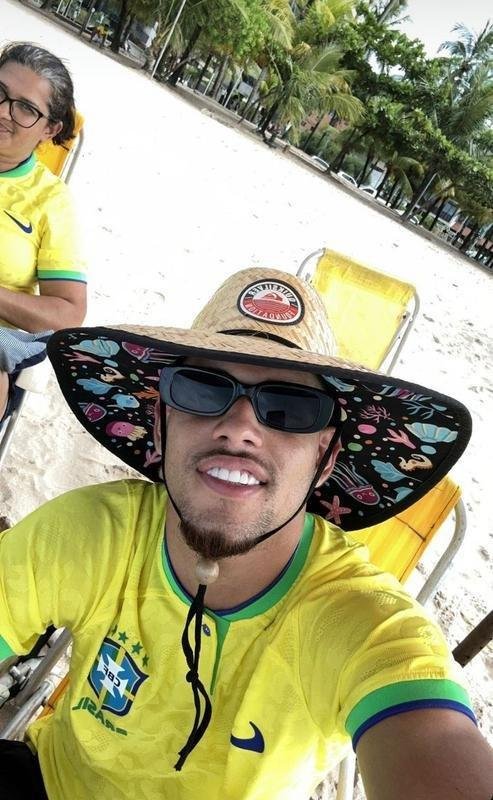 Rubens curte praia com a famlia