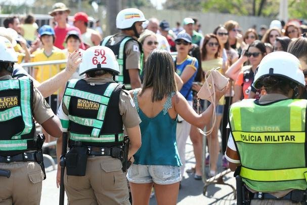 Mineiro ficou colorido nesta quarta-feira com camisas de clubes e selees em duelo da Olimpada
